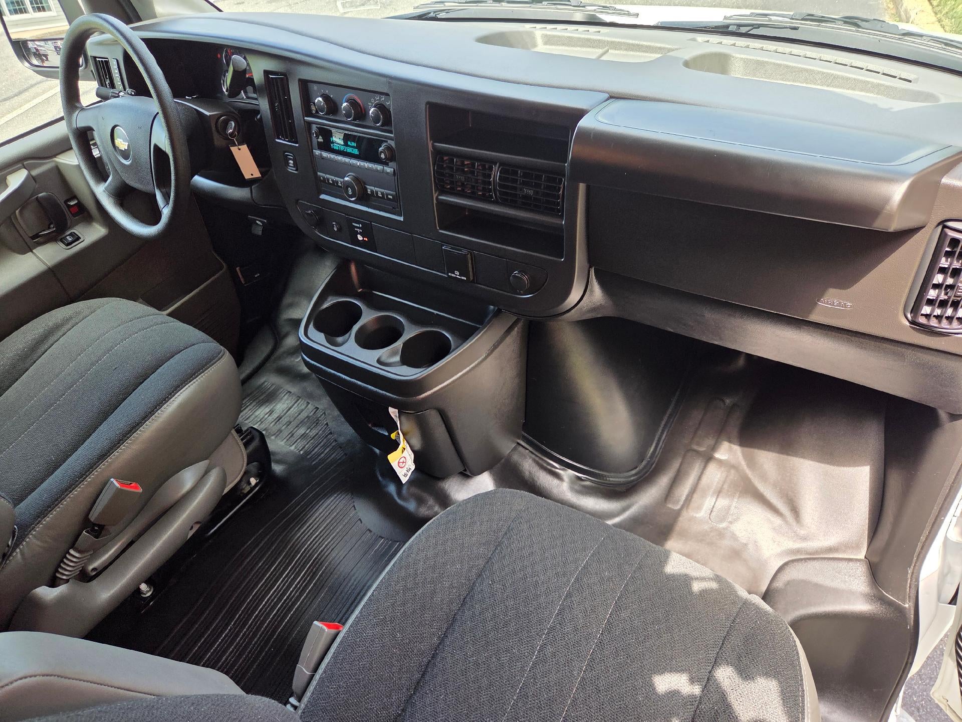 2025 Chevrolet Express Cargo WT