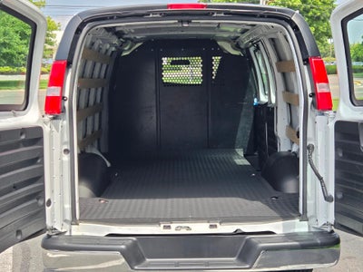 2025 Chevrolet Express Cargo WT