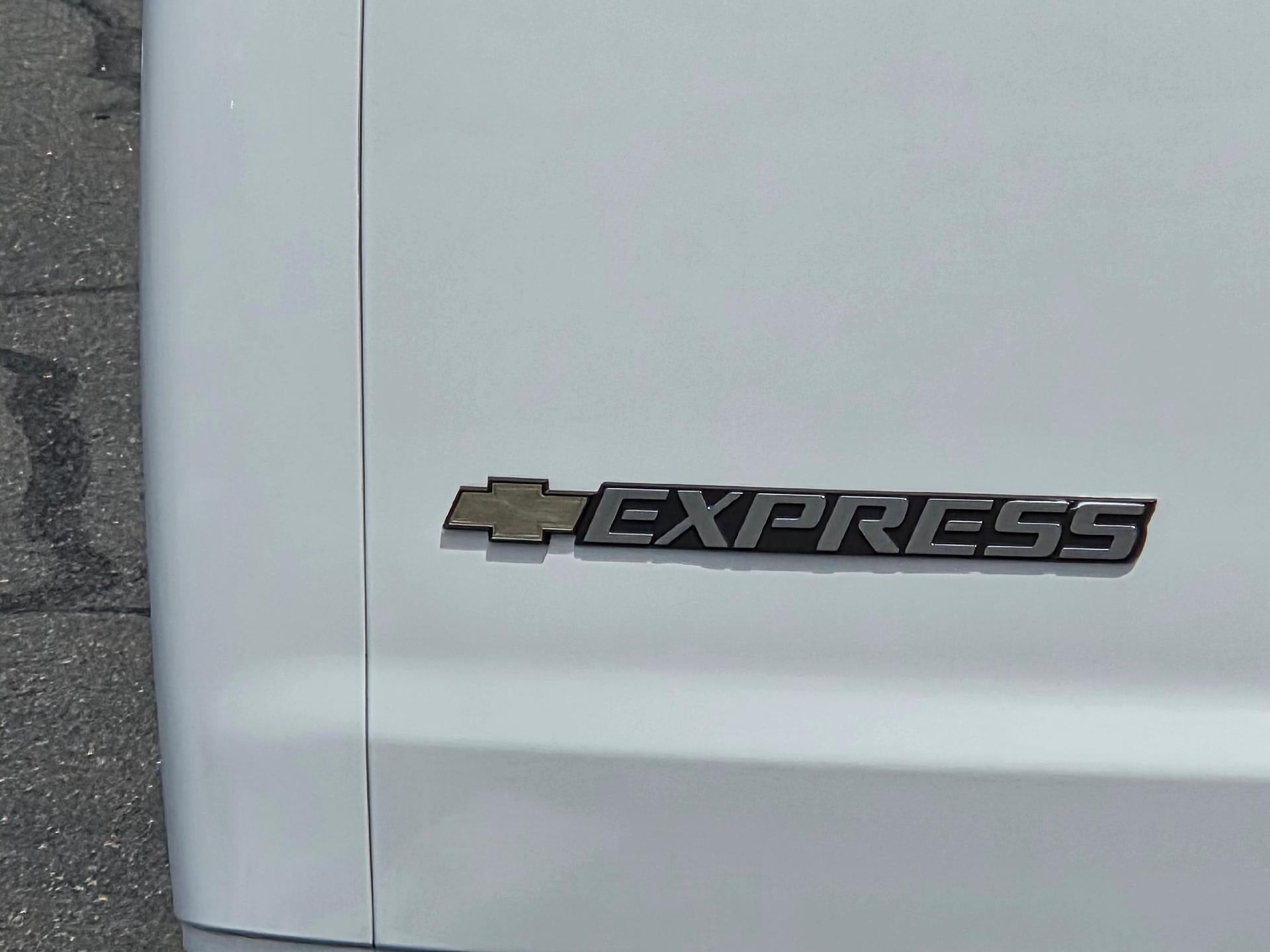 2025 Chevrolet Express Cargo WT