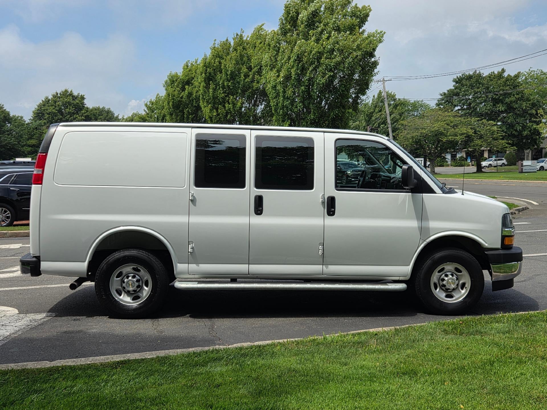 2025 Chevrolet Express Cargo WT