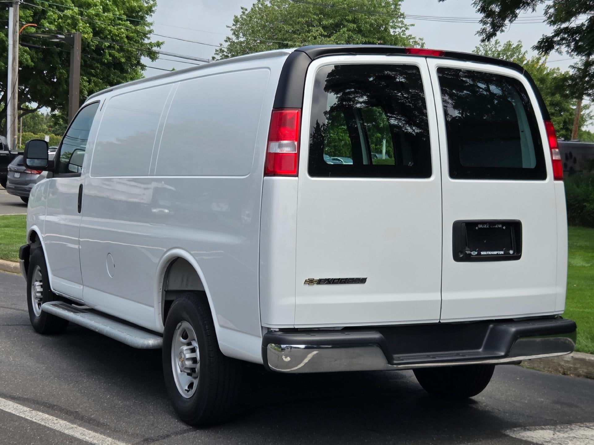 2025 Chevrolet Express Cargo WT