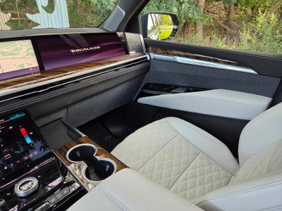 2026 Cadillac Escalade Platinum Sport